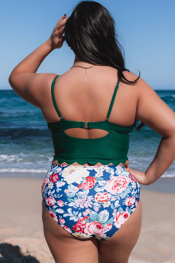 Ocean Chic - Bikini-Set in Übergröße mit Blumenmuster und gewelltem Saum