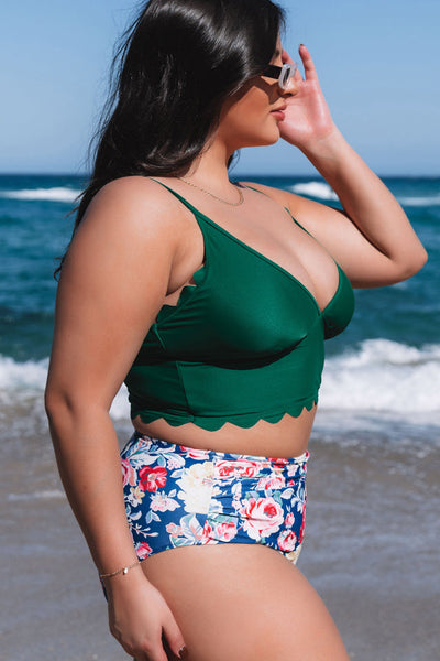 Ocean Chic - Bikini-Set in Übergröße mit Blumenmuster und gewelltem Saum