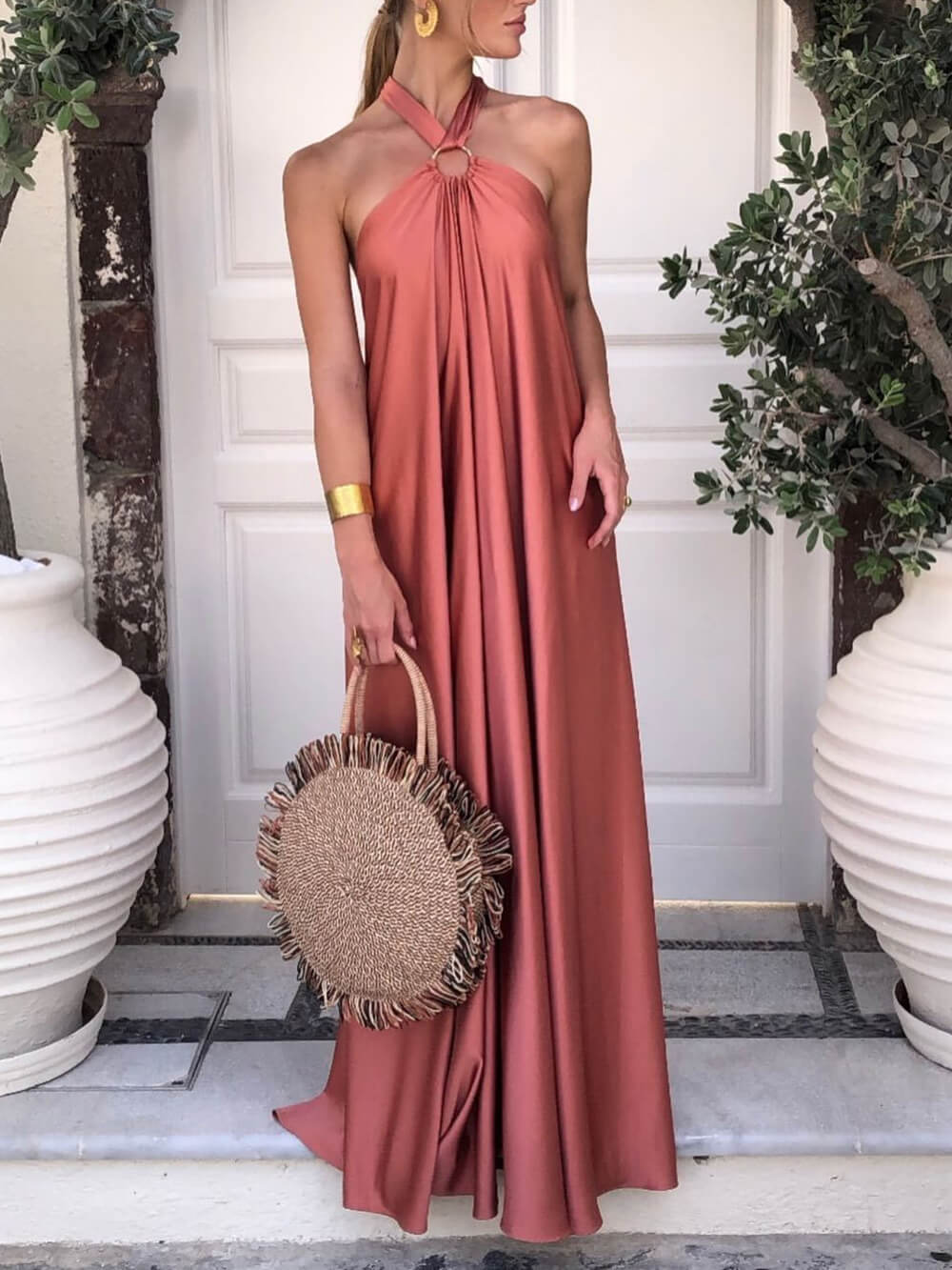 Emilia - Sommerkleid aus Satin mit Halfterkragen und ausgestelltem Schnitt