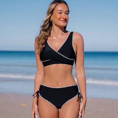 Ocean Chic - Bikini-Set mit weißem Besatz und Krawatte an der Vorderseite