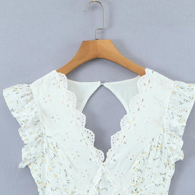 Lyra - Verspieltes Minikleid mit Ösenstickerei