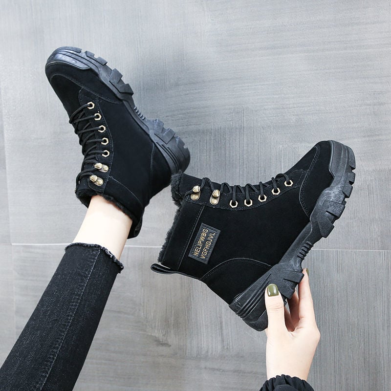 Urbane Damenstiefel mit dicken Sohlen und Metallschnüren - Leona
