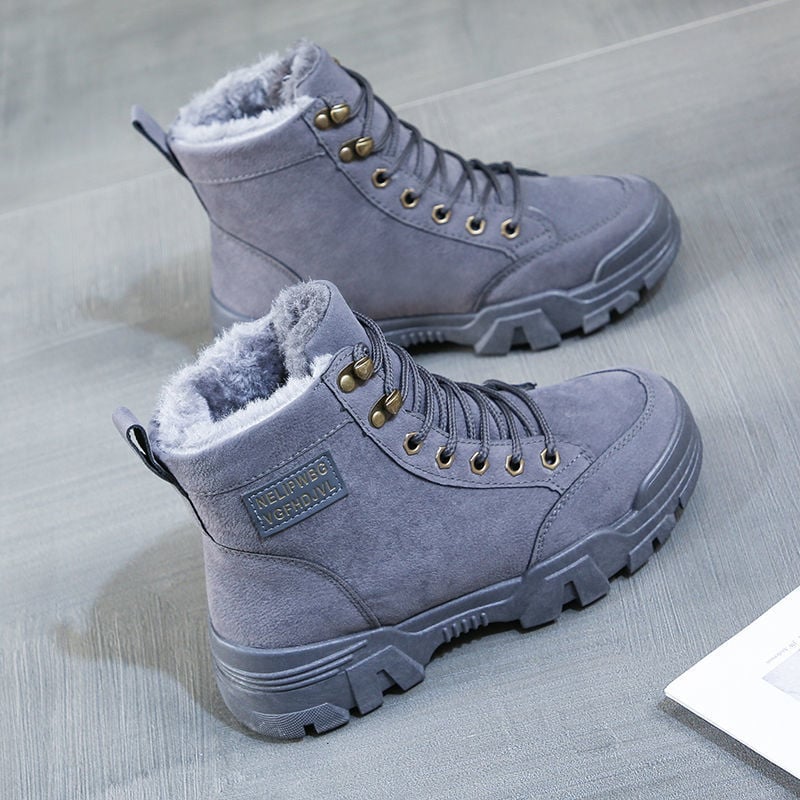 Urbane Damenstiefel mit dicken Sohlen und Metallschnüren - Leona