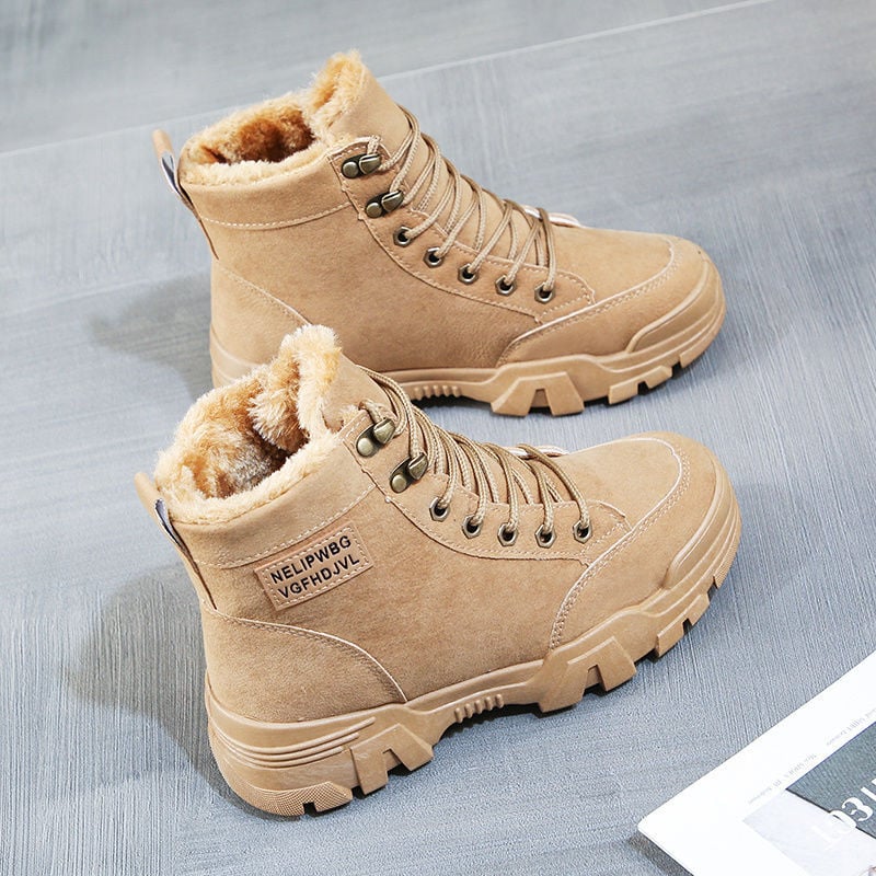Urbane Damenstiefel mit dicken Sohlen und Metallschnüren - Leona
