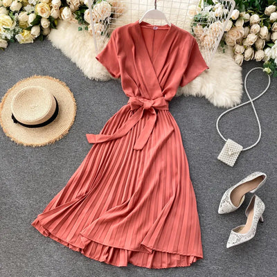 Marbella - Knielanges Plissiertes Kleid mit Hoher Taille und V-Ausschnitt in Einfarbig