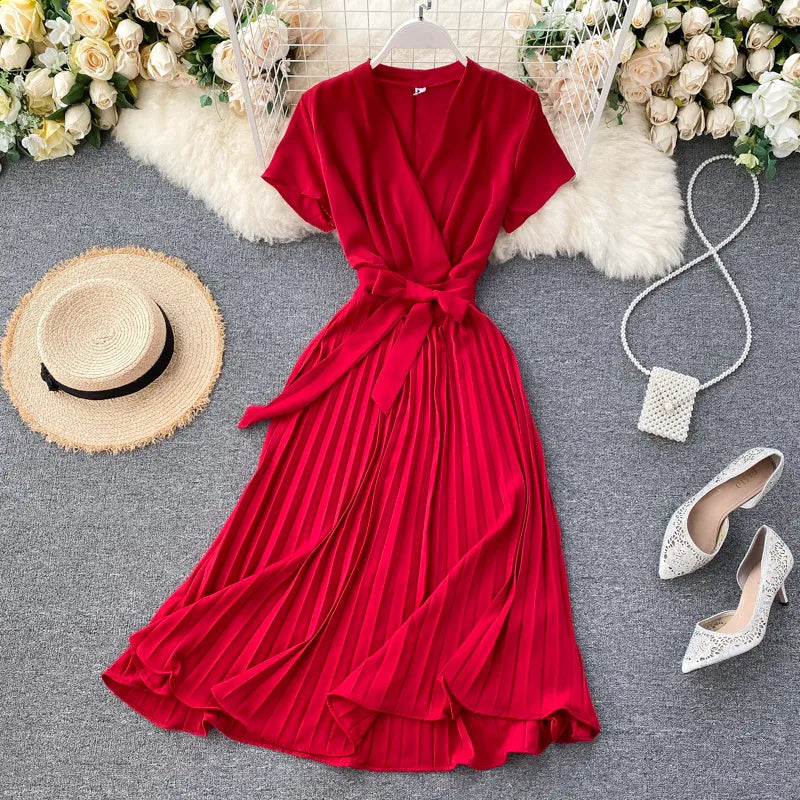 Marbella - Knielanges Plissiertes Kleid mit Hoher Taille und V-Ausschnitt in Einfarbig