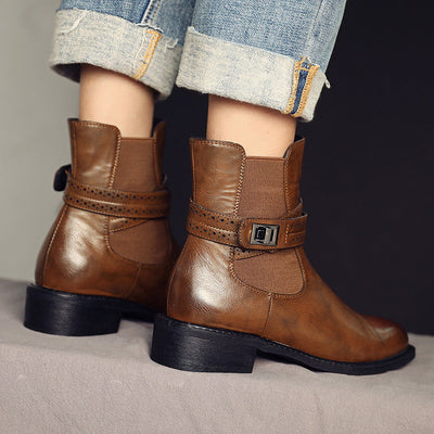 Stiefelette mit klobigem Absatz und Schnalle - Elina