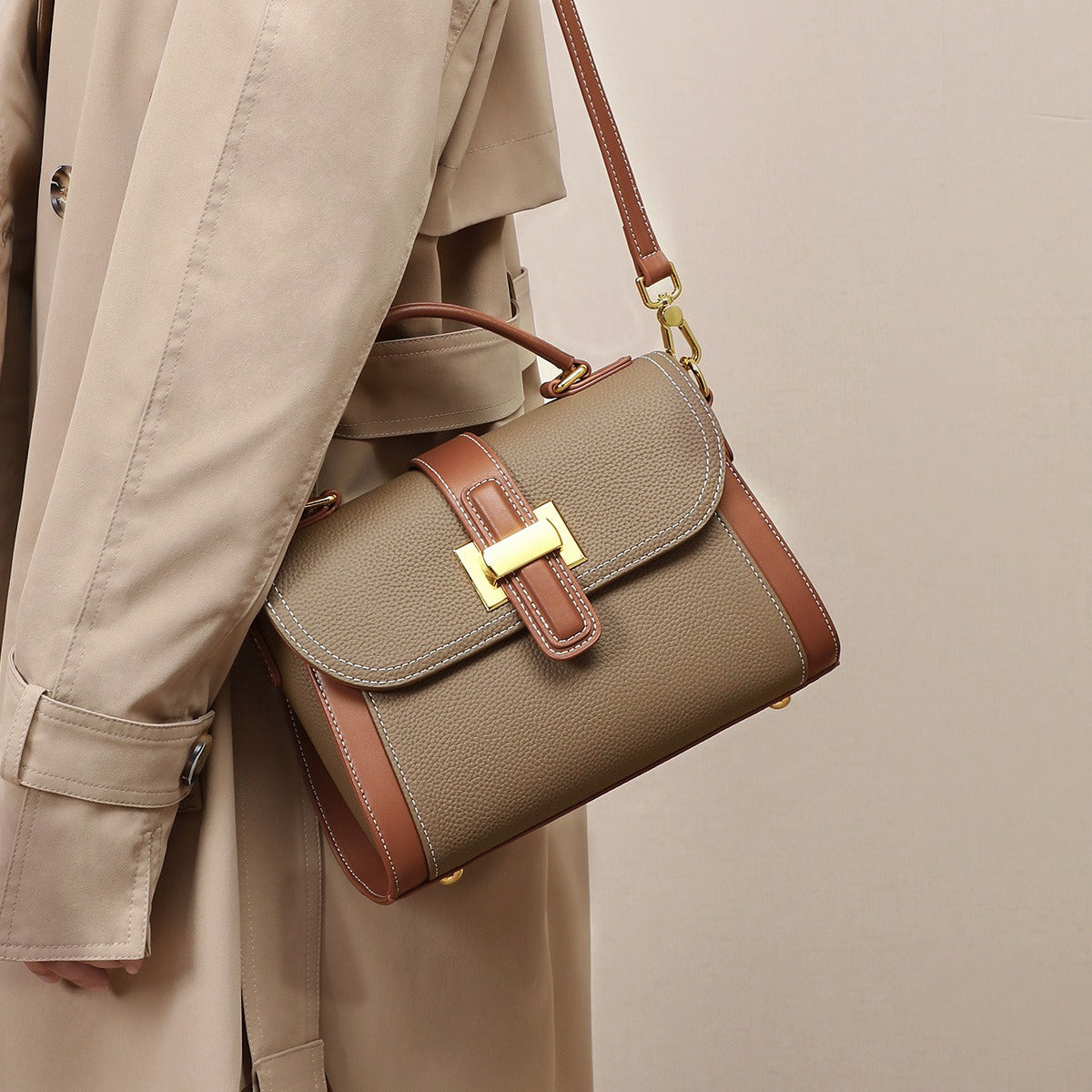 Damenhandtasche aus strukturiertem Leder mit Metallschließe - Natalia