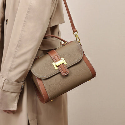 Damenhandtasche aus strukturiertem Leder mit Metallschließe - Natalia