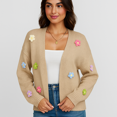 Damenstrickjacke mit dekorativer Blumenapplikation - Lily