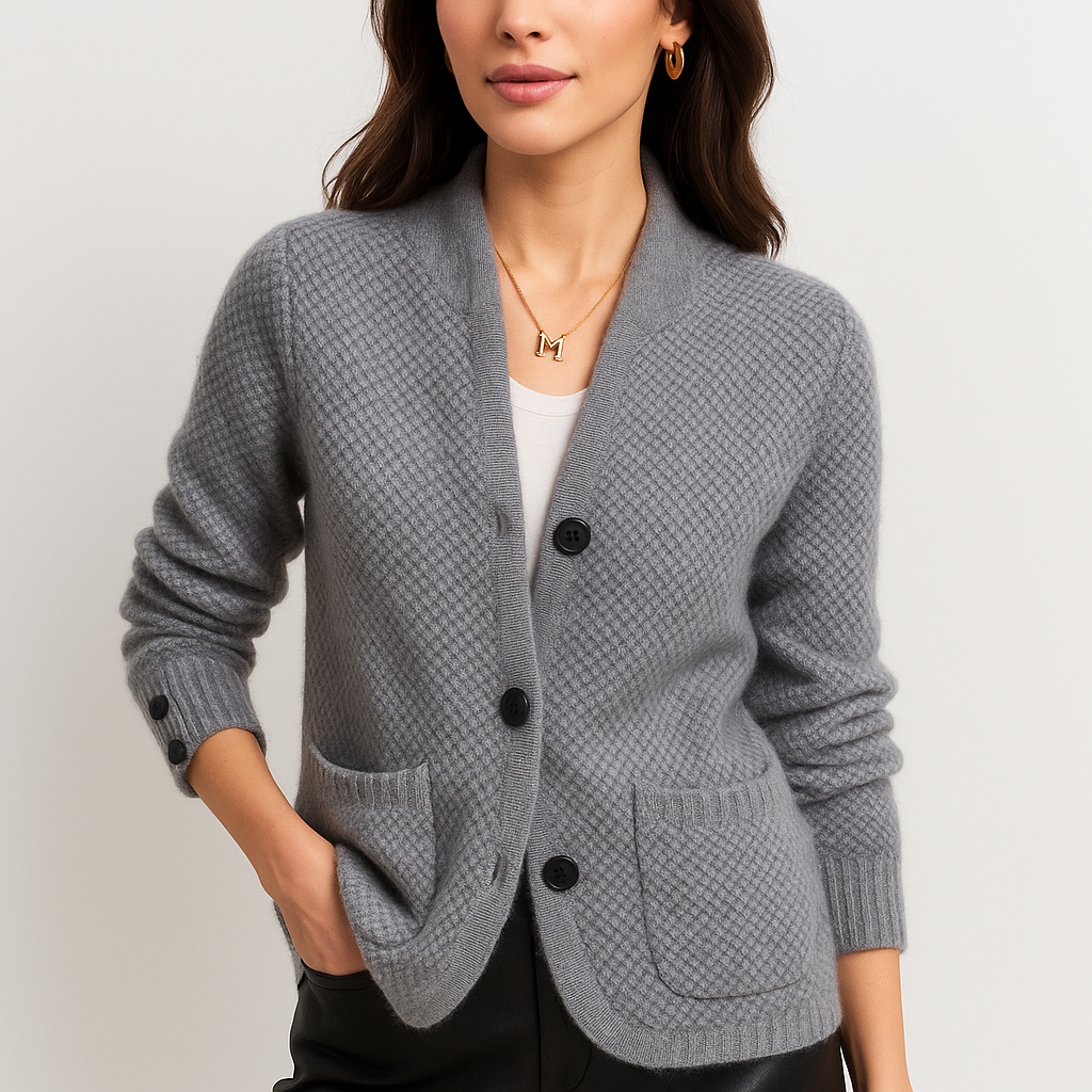Klassische kurze Damenstrickjacke mit Knopfleiste - Anke