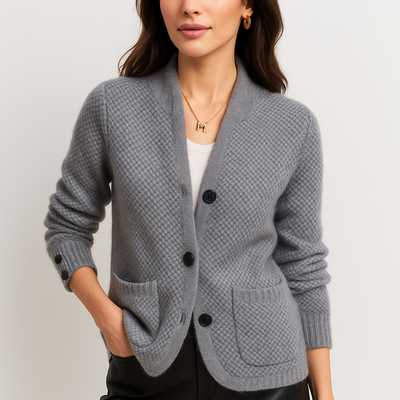 Klassische kurze Damenstrickjacke mit Knopfleiste - Anke