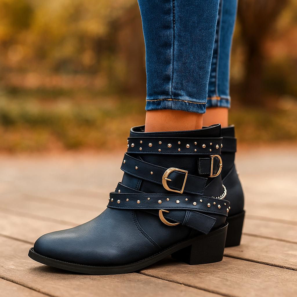Niedrige Damenstiefel aus veganem Leder mit Schnallen und Ketten - Leticia