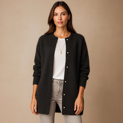 Lange Damenstrickjacke mit minimalistischen Knöpfen vorne - Clara