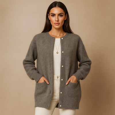 Lange Damenstrickjacke mit minimalistischen Knöpfen vorne - Clara