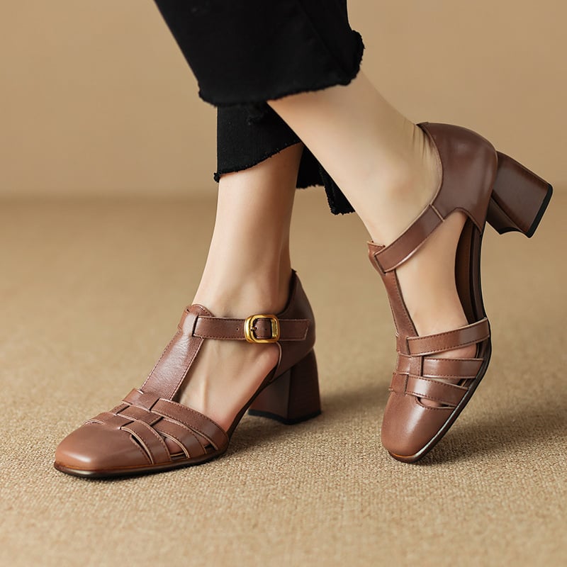 Karolanne - Schuhe mit Blockabsatz mit quadratischer Spitze und T-Riemen