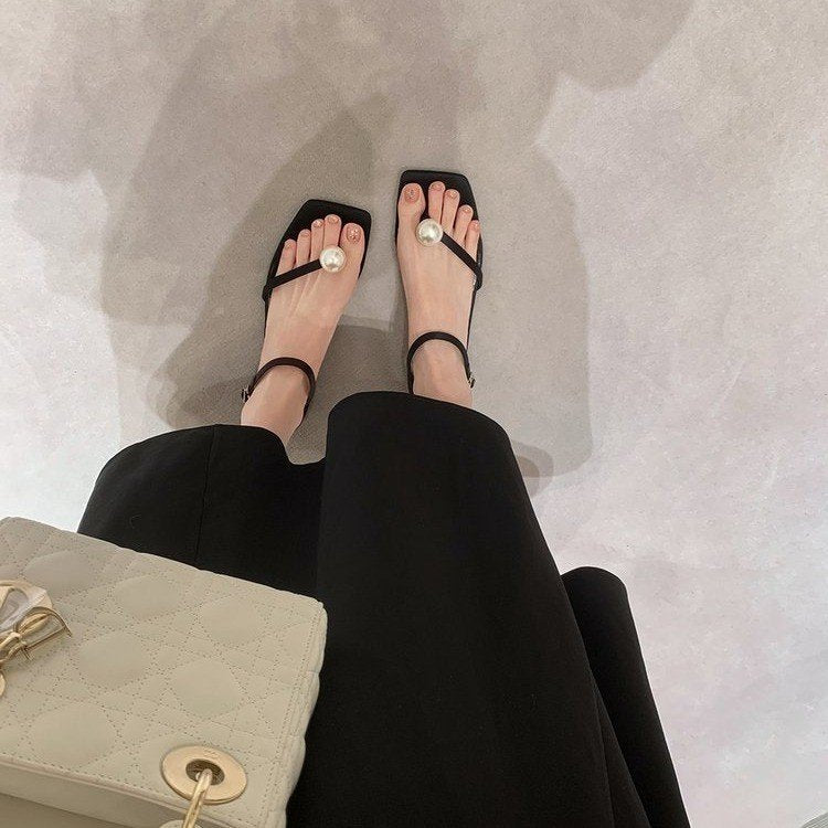 Nora - Flache Sandalen mit Perlen verziert