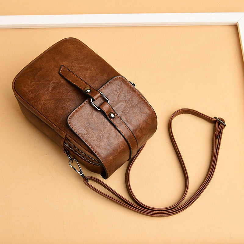 Damen-Umhängetasche aus Kunstleder mit kompakter Vordertasche - Daniela