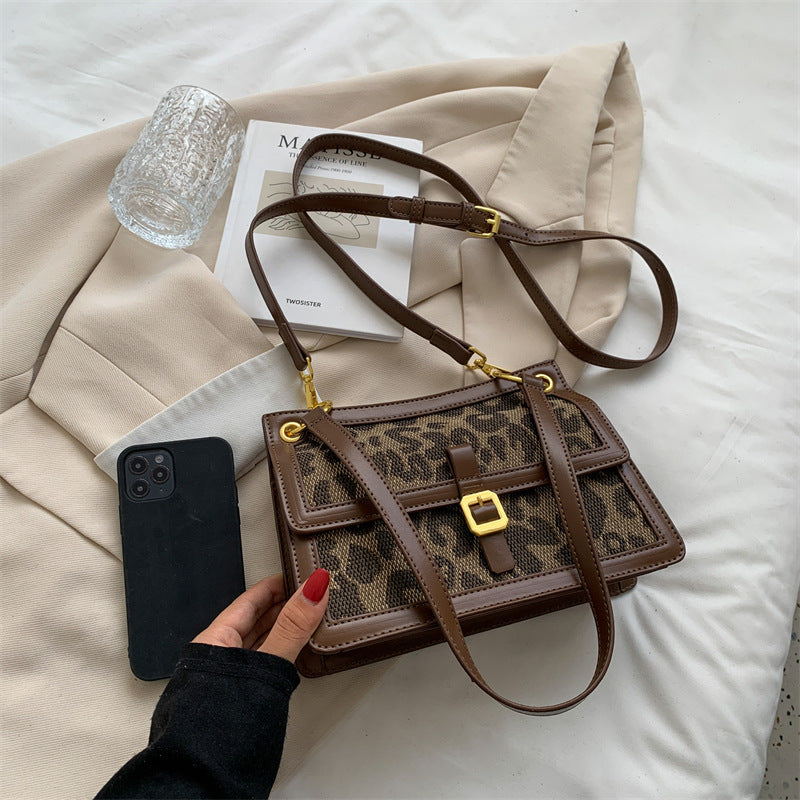 Quadratische Tasche mit Leopardenmuster - Selinne