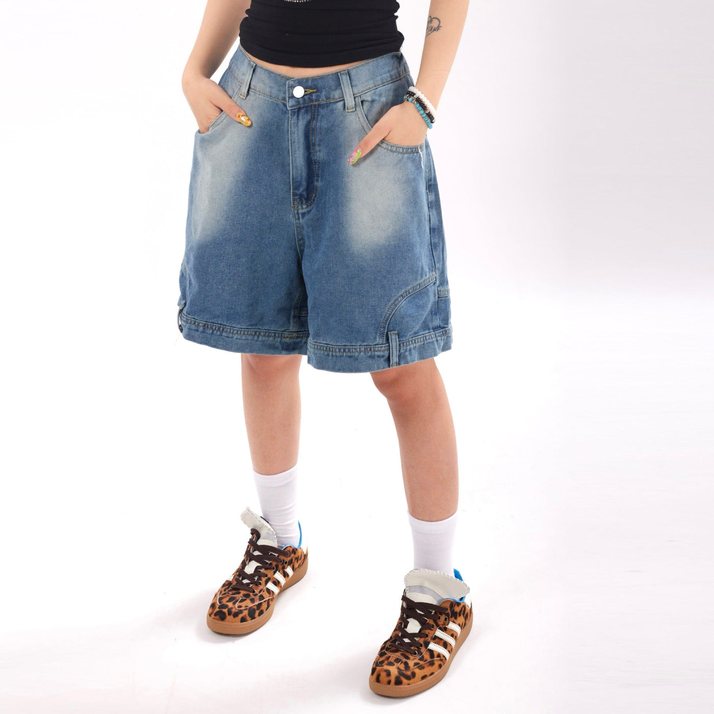 Damen-Denim-Shorts mit übergroßem Design im urbanen Stil - Renata