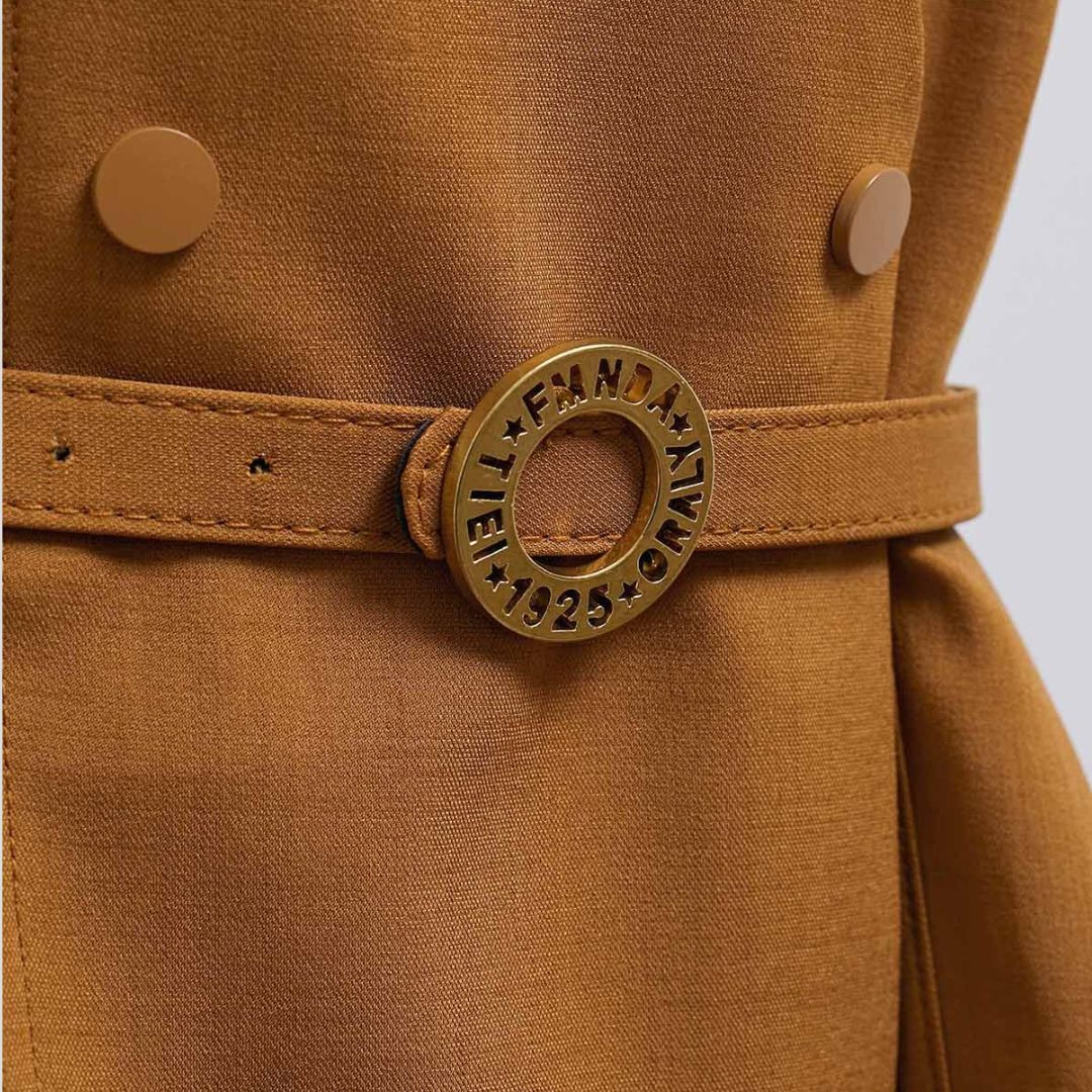 Schößchenjacke mit auffälligem Kragen und tailliertem Schnitt - Gemma