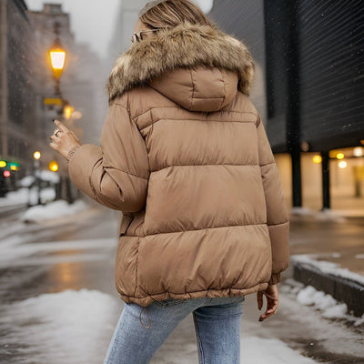 Larissa - Warme Jacke mit flauschiger Fellkapuze