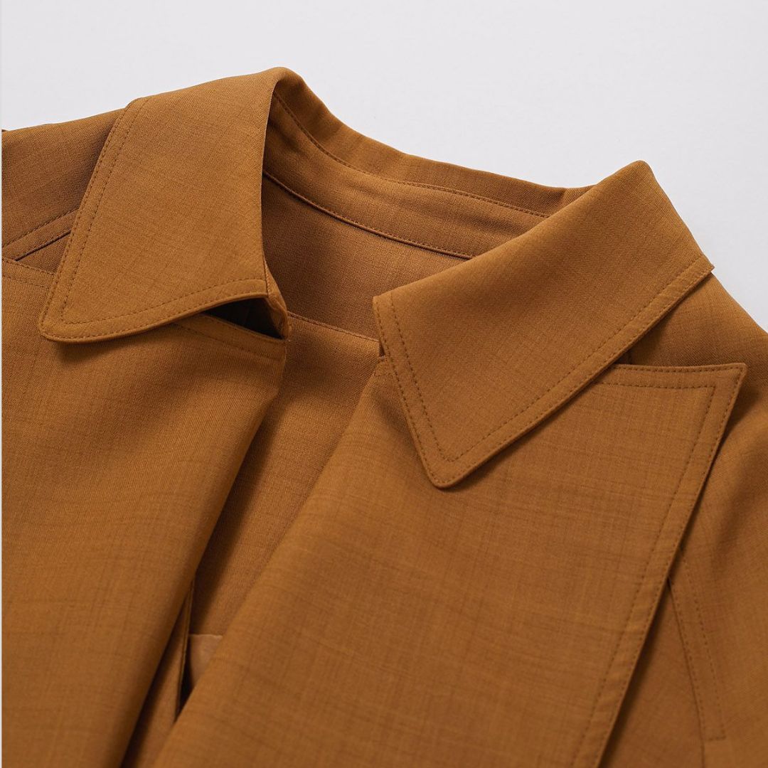 Schößchenjacke mit auffälligem Kragen und tailliertem Schnitt - Gemma