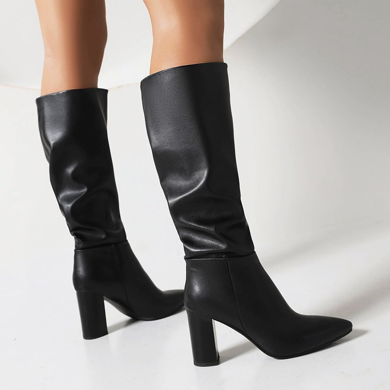Hohe Damenstiefel mit elegantem breiten Absatz - Amira
