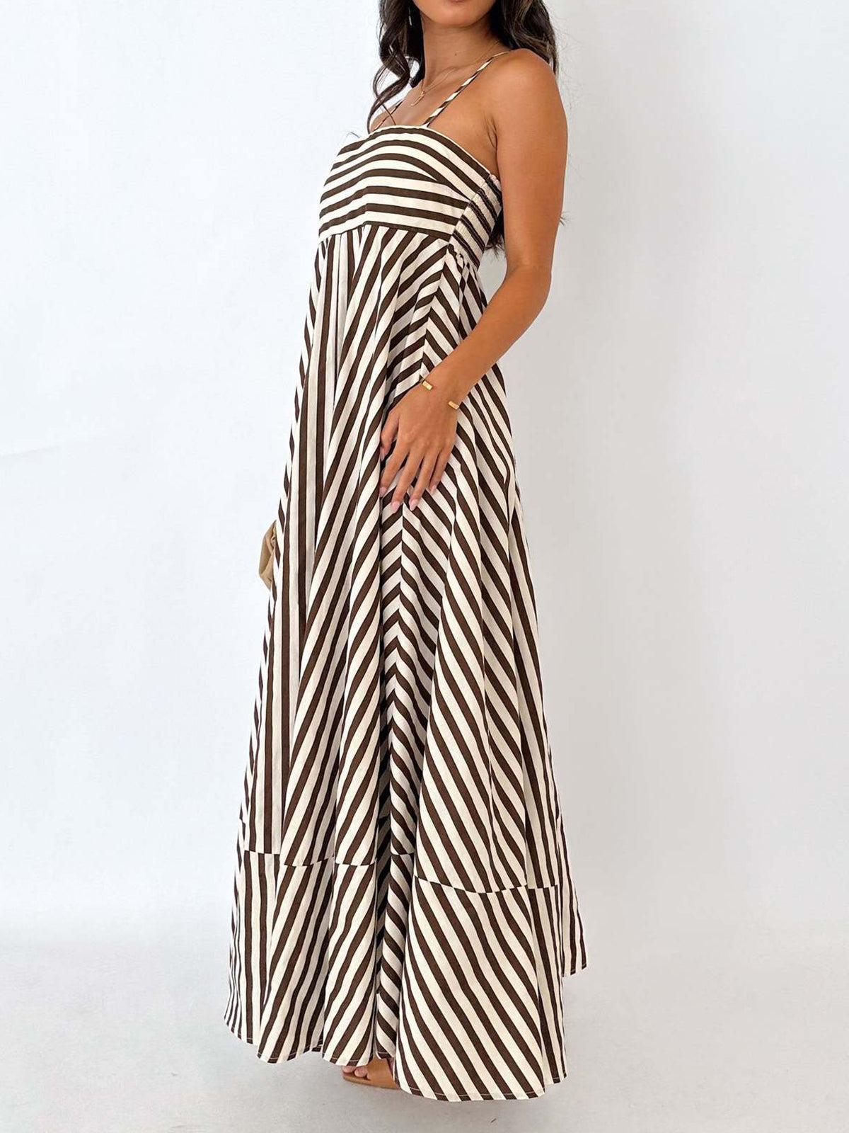 Amber - Gestreiftes plissiertes langes Kleid