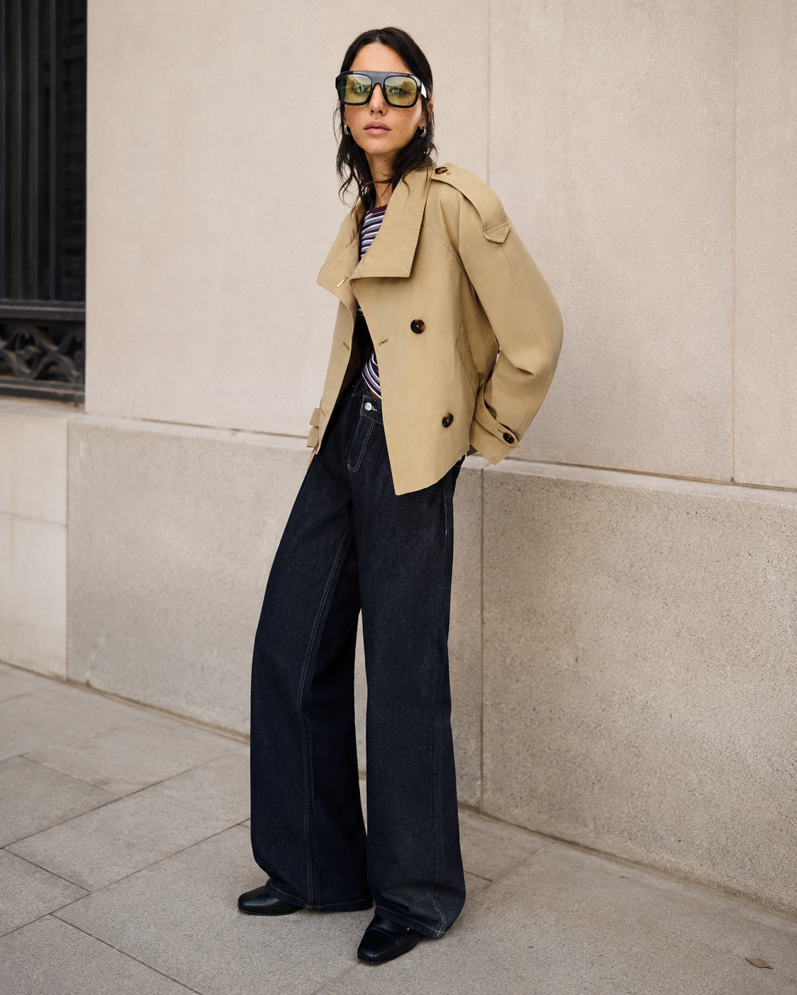 Kurzer Trench & weite Hose