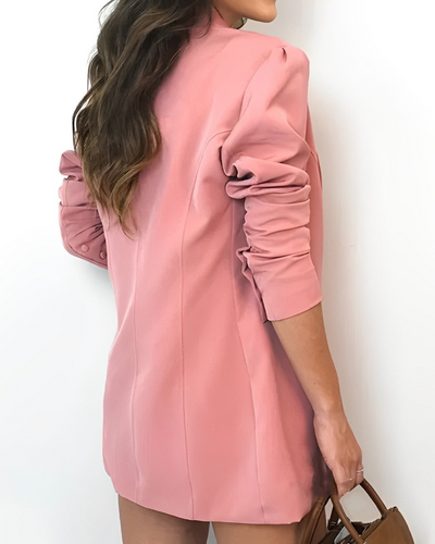Damenoutfit mit leichtem Blazer und eleganten Shorts - Darelis