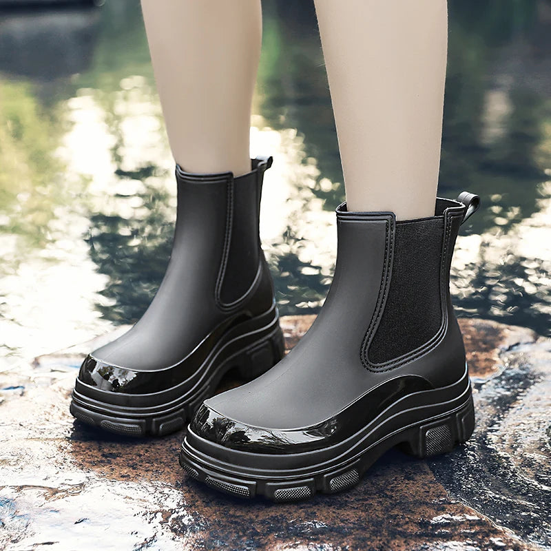 Wasserdichte Damenstiefel mit dicker Sohle und Gummizug - Liora