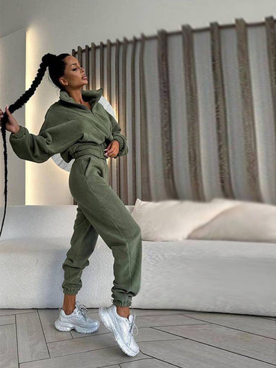Sportliches Damen-Kapuzen-Outfit - Arlette