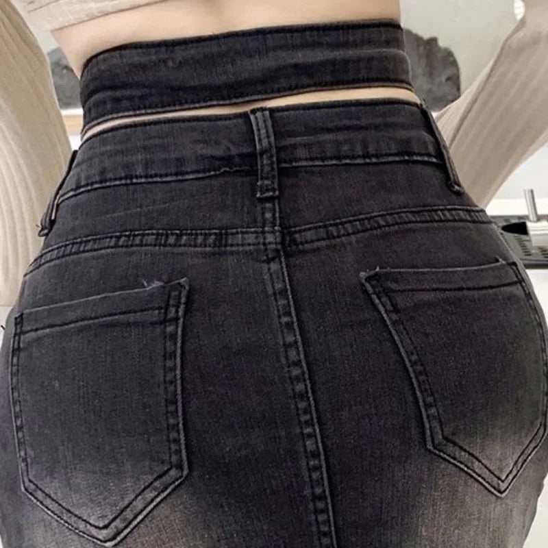 Nori - Moderner Denimrock mit ausgeschnittenem Bund