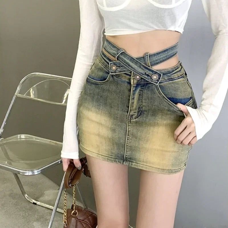 Nori - Moderner Denimrock mit ausgeschnittenem Bund