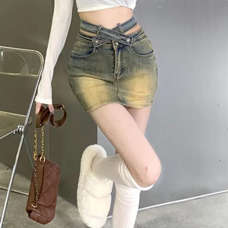 Nori - Moderner Denimrock mit ausgeschnittenem Bund