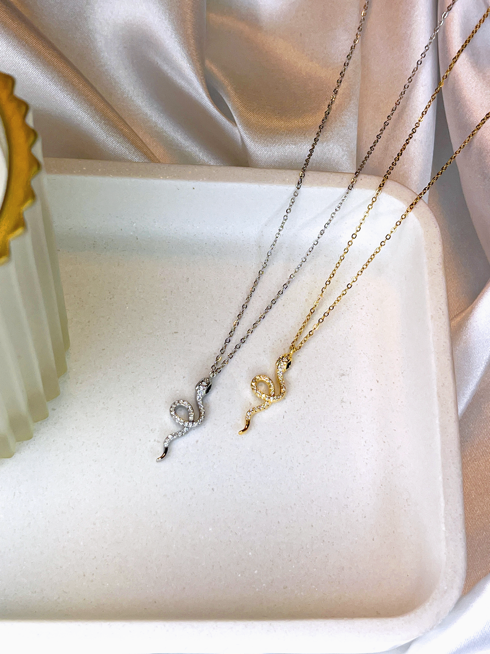 Exalted Mini Snake Kette