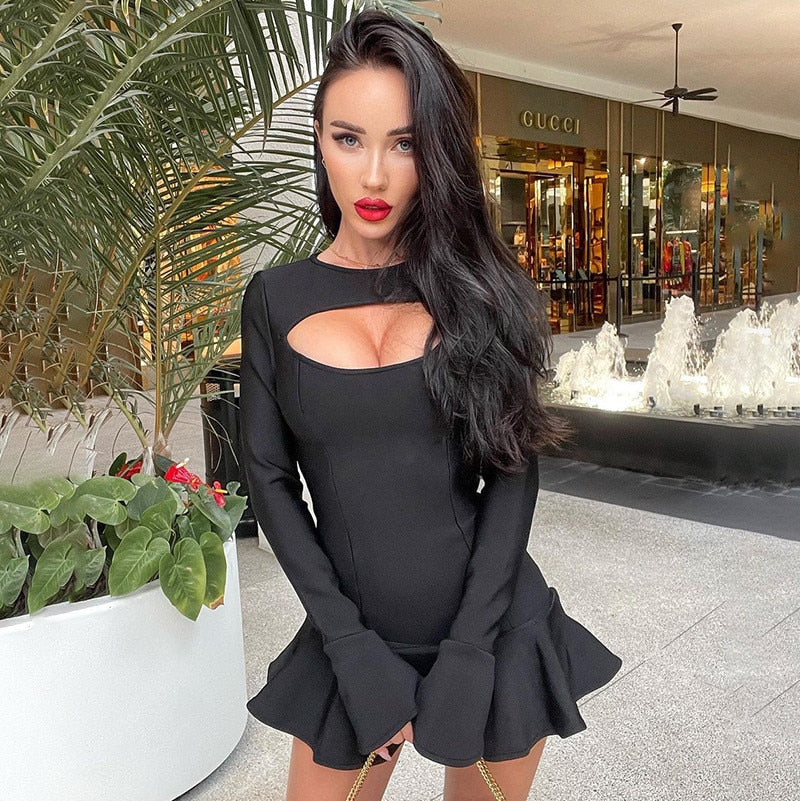 Nena - Schwarzes Trapezkleid mit Volants und langen Ärmeln