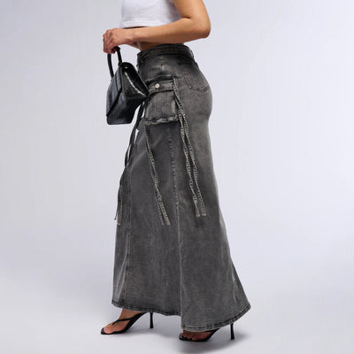 Langer Damenrock aus Denim mit praktischen Taschen im geraden Stil - Renata