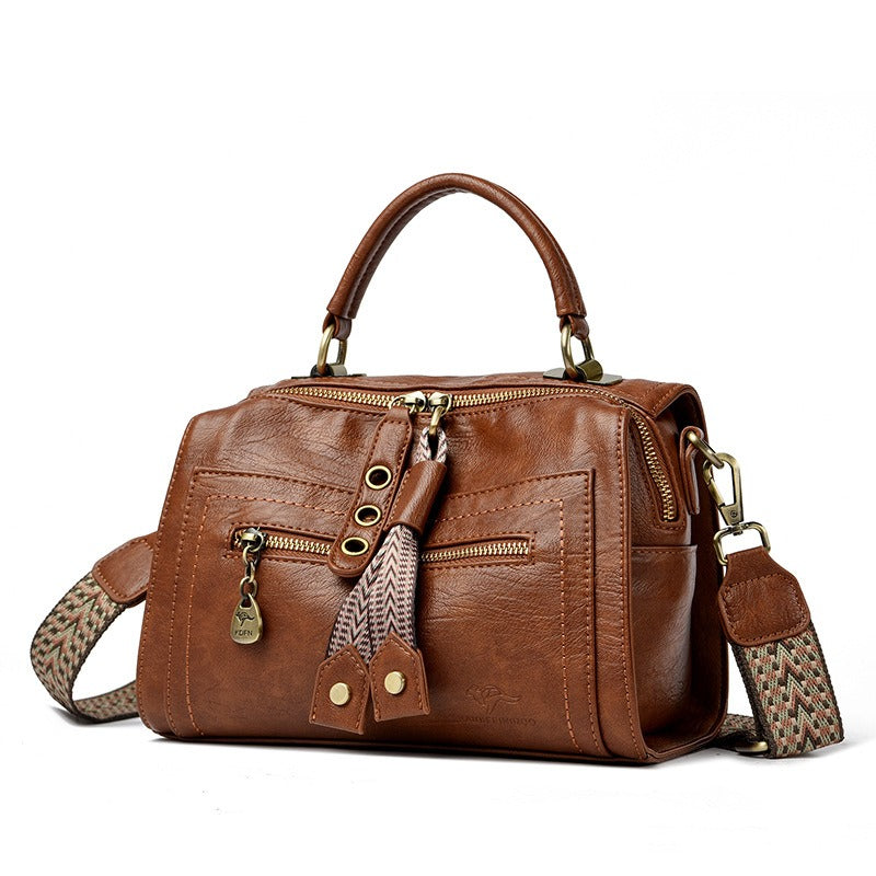 Damen-Umhängetasche aus Kunstleder mit Metallic-Details - Juliette