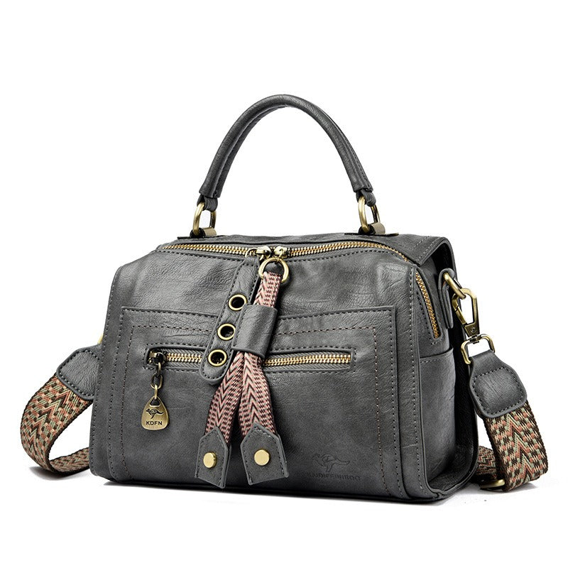 Damen-Umhängetasche aus Kunstleder mit Metallic-Details - Juliette