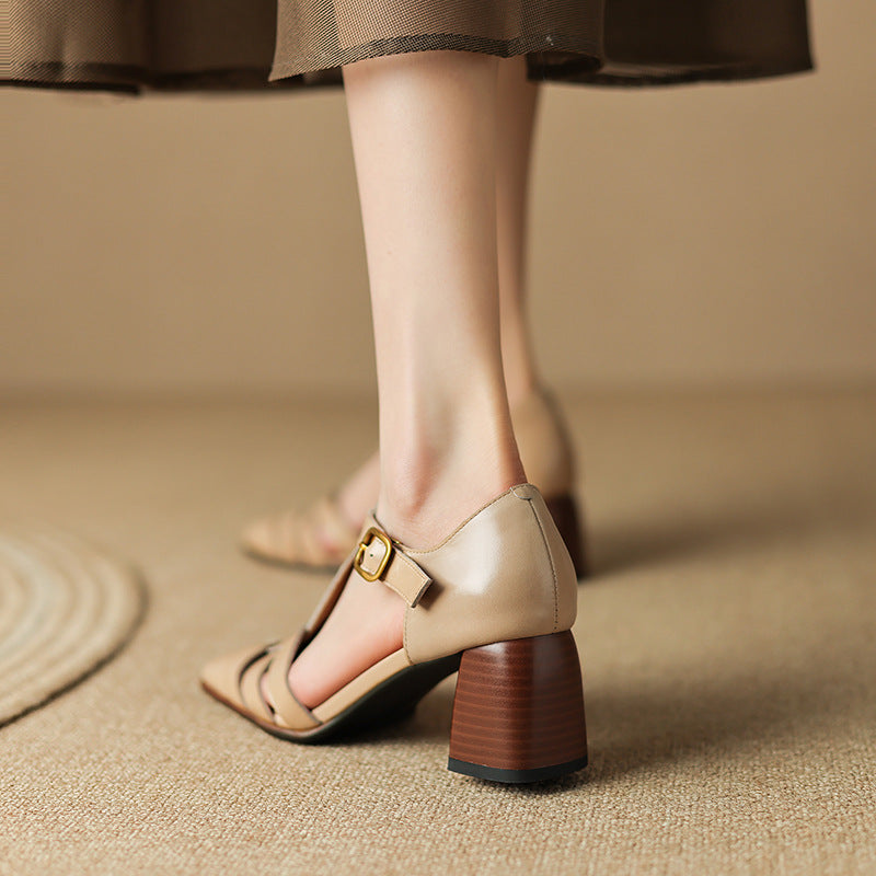 Karolanne - Schuhe mit Blockabsatz mit quadratischer Spitze und T-Riemen