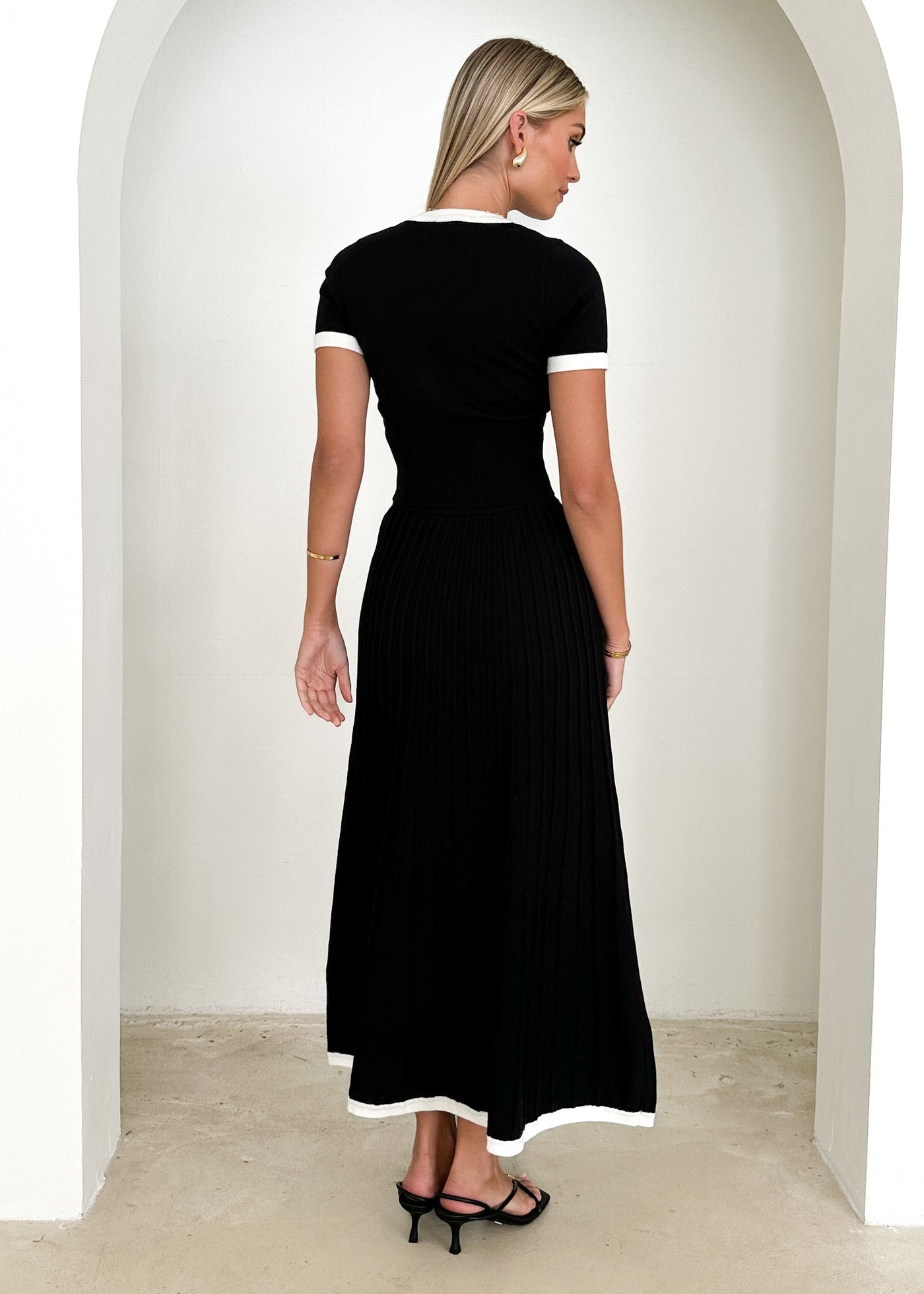 Fiore - Klassisches schwarzes Kleid