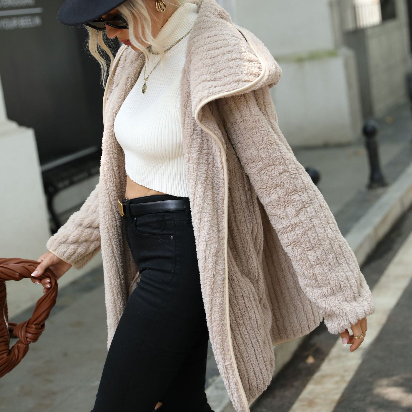 Cloe - Plüsch-Strickjacke ohne Knöpfe