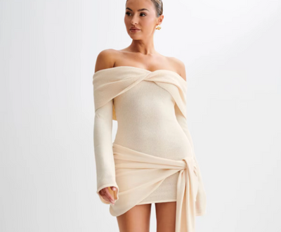 Zeya - Schmeichelndes Kleid aus Feinstrick mit freien Schultern