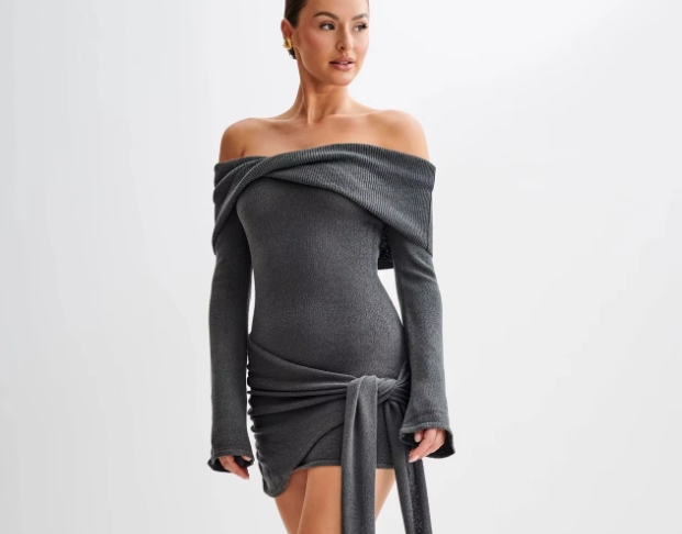 Zeya - Schmeichelndes Kleid aus Feinstrick mit freien Schultern