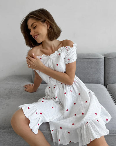 Amore - Hochtailliertes Kleid mit Puffärmeln und Herzmotiv