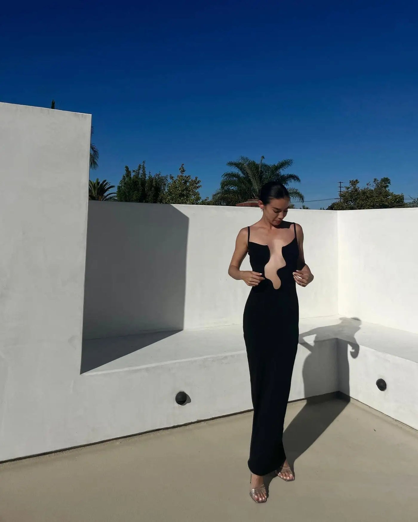 Afroda Kleid mit Ausschnitt