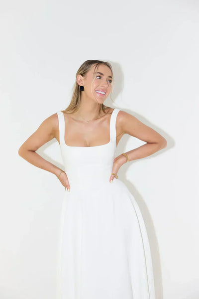 Melody - Neues mittellanges, schlichtes und tailliertes trägerloses Kleid