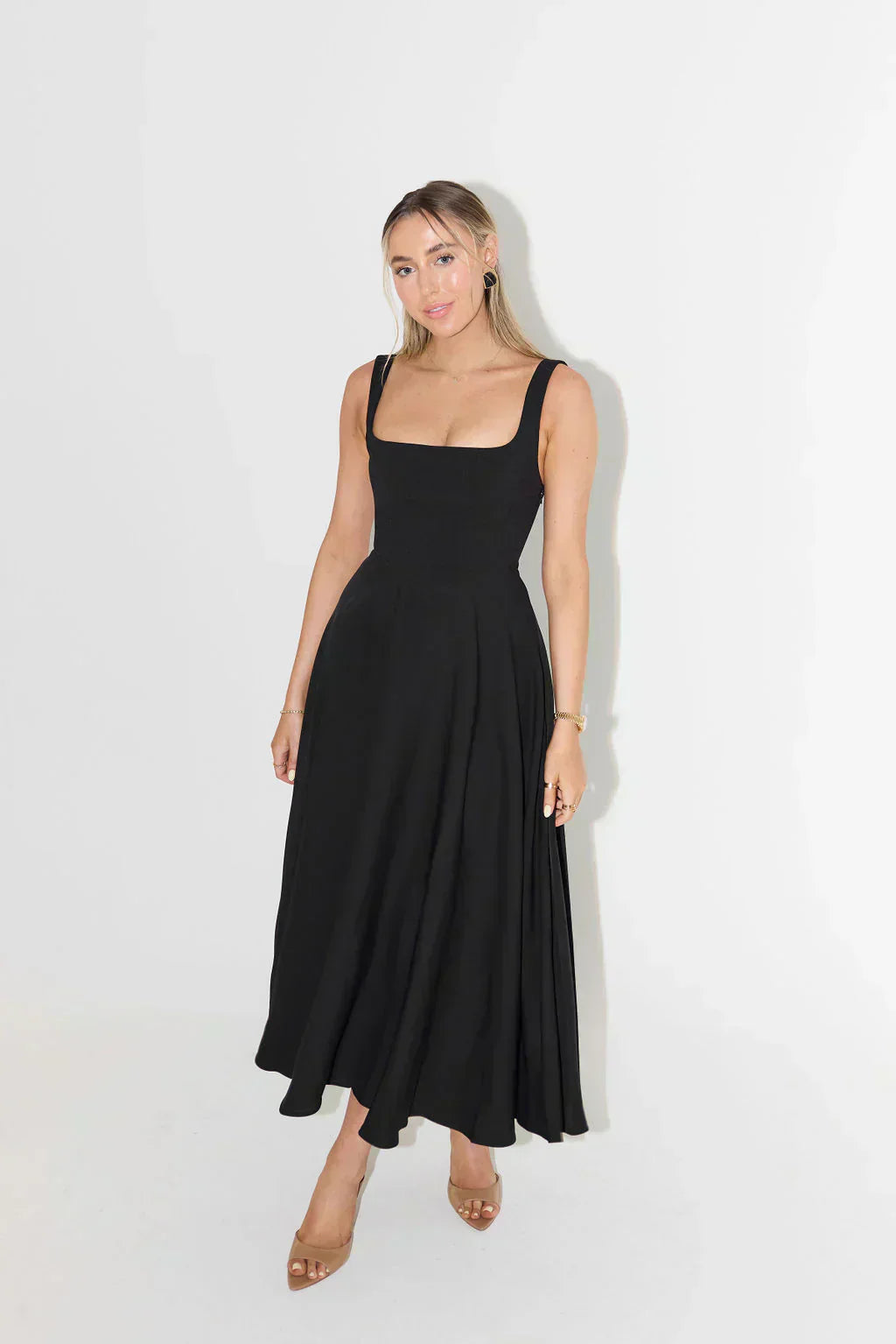 Melody - Neues mittellanges, schlichtes und tailliertes trägerloses Kleid